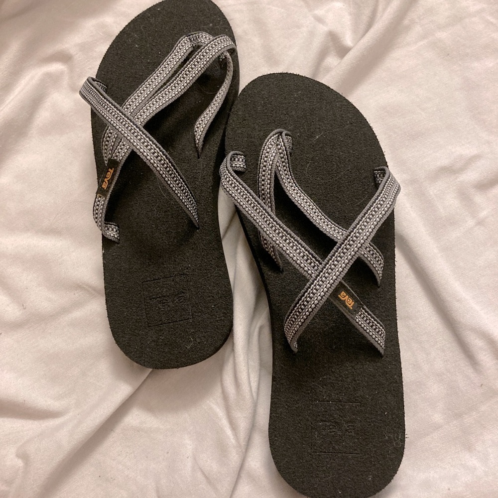 BRAND NEW TEVAS, Olowahu, women’s size 6, black and white